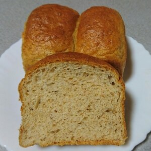 小麦ふすま入りのずっしり食パン